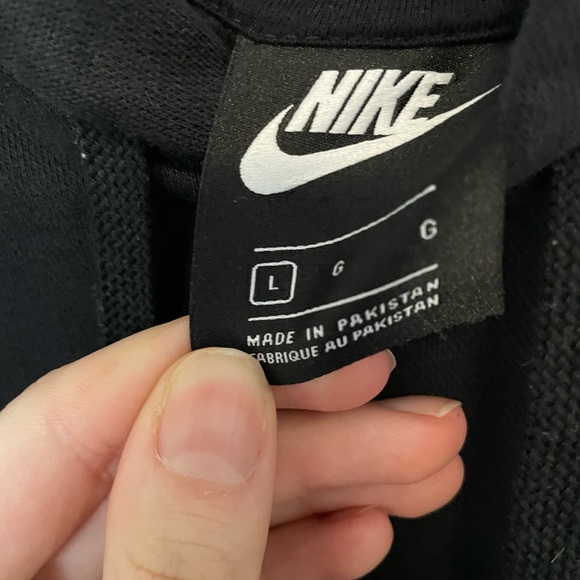 LARGE NIKE SWEATER - Picture 2 of 3